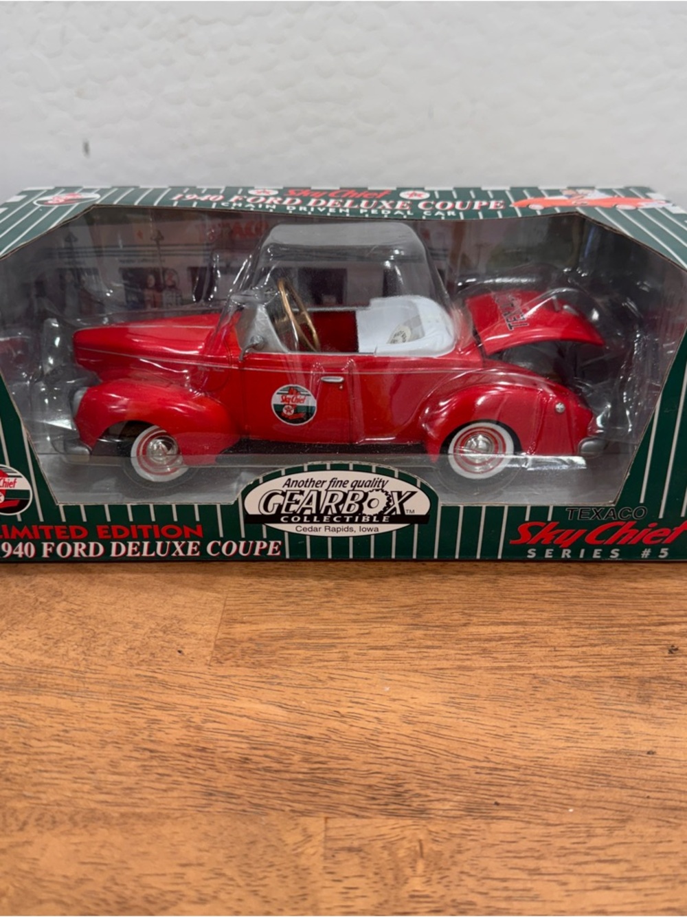 Gearbox Texaco Red 1940 Ford Deluxe Coupe Die-Cast Toy New in Package